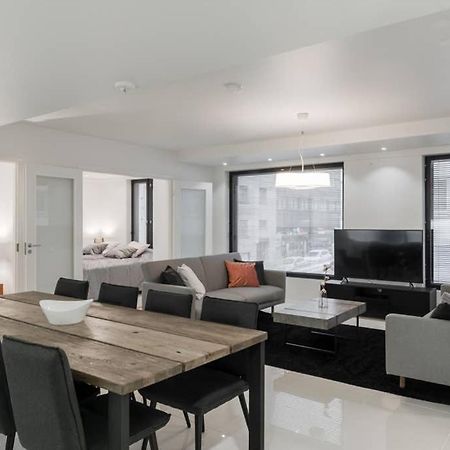 Sleek And Spacious 3 Bedroom Apartment In City Centre เฮลซิงกิ ภายนอก รูปภาพ