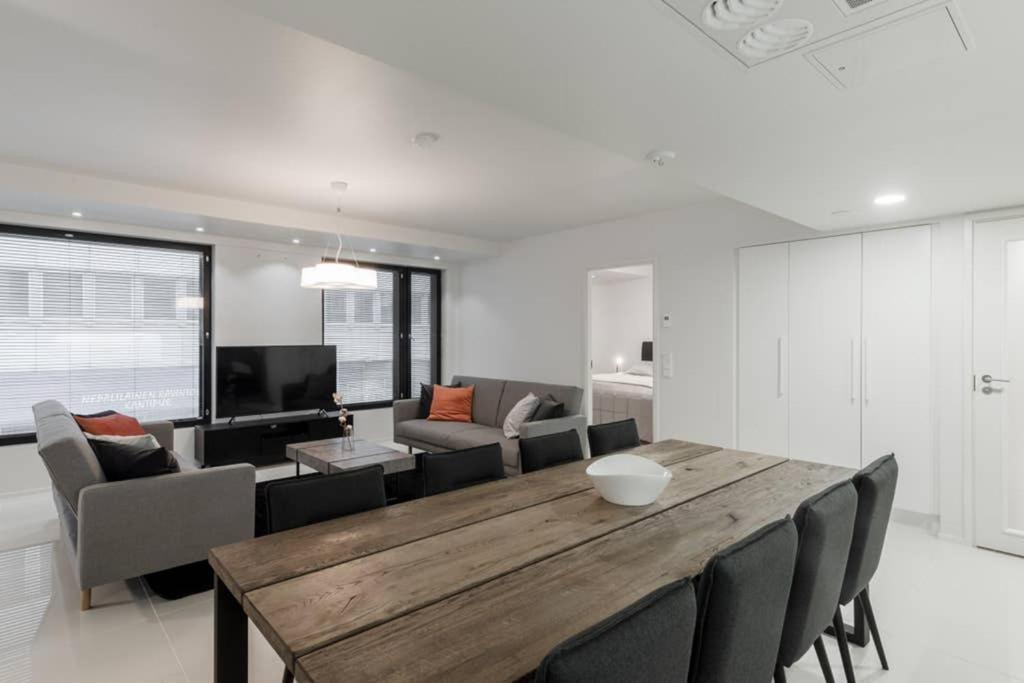 Sleek And Spacious 3 Bedroom Apartment In City Centre เฮลซิงกิ ภายนอก รูปภาพ