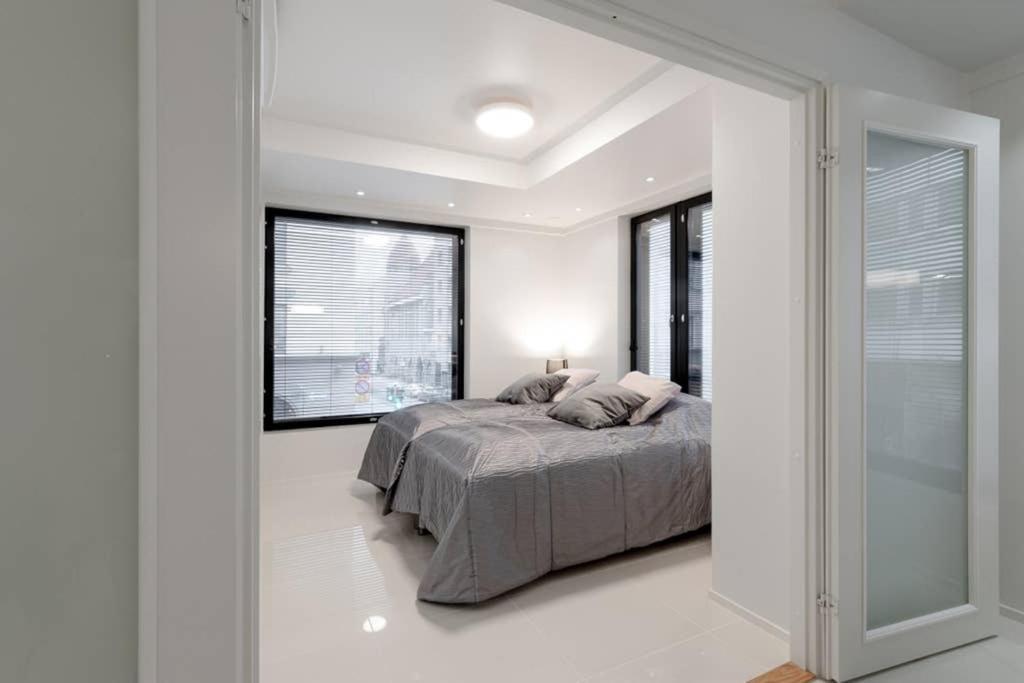 Sleek And Spacious 3 Bedroom Apartment In City Centre เฮลซิงกิ ภายนอก รูปภาพ