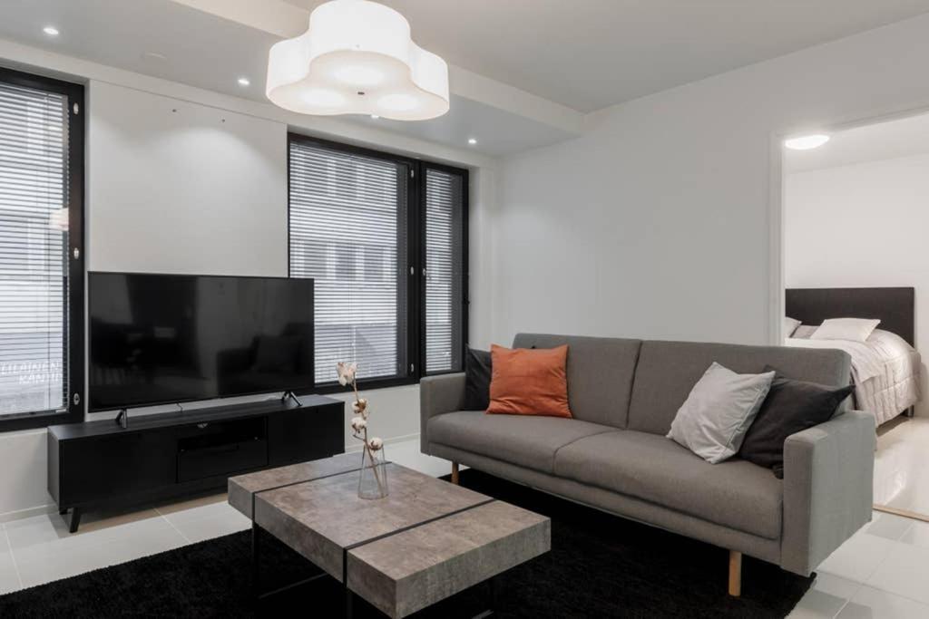 Sleek And Spacious 3 Bedroom Apartment In City Centre เฮลซิงกิ ภายนอก รูปภาพ