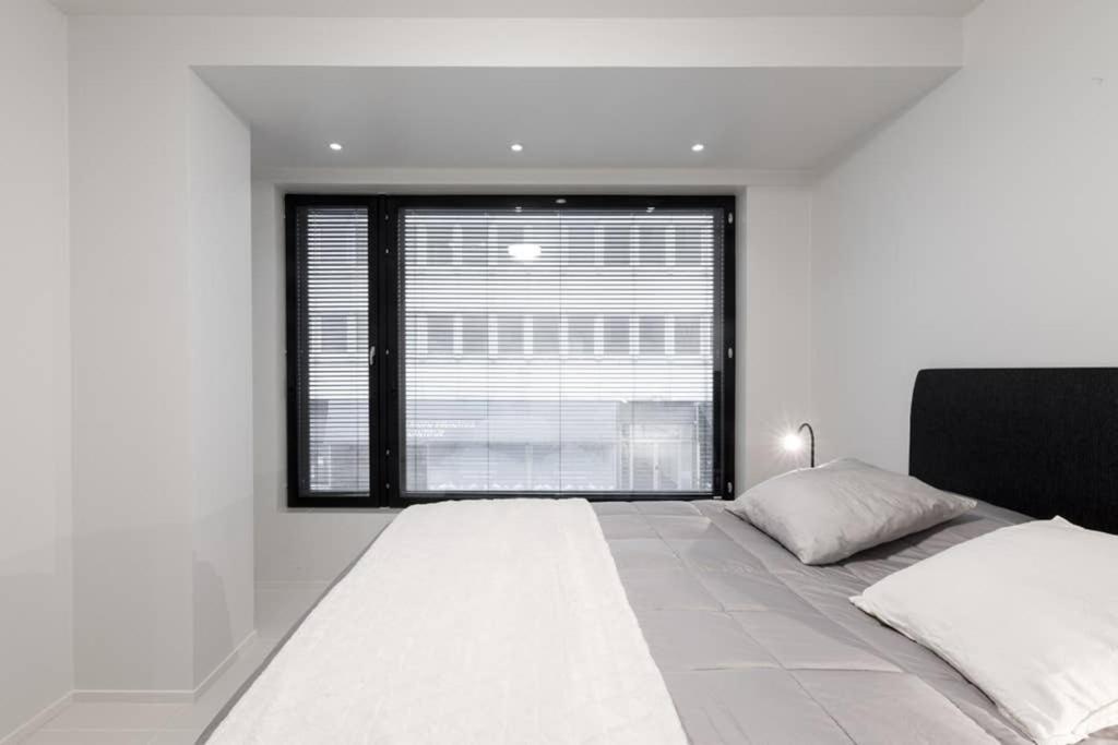 Sleek And Spacious 3 Bedroom Apartment In City Centre เฮลซิงกิ ภายนอก รูปภาพ