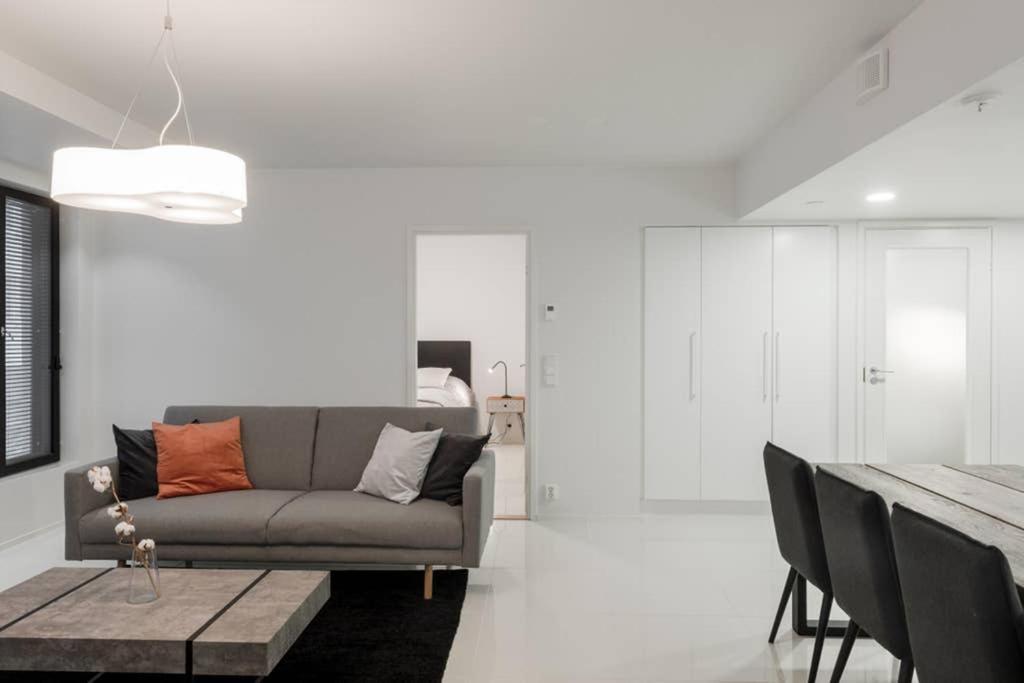 Sleek And Spacious 3 Bedroom Apartment In City Centre เฮลซิงกิ ภายนอก รูปภาพ