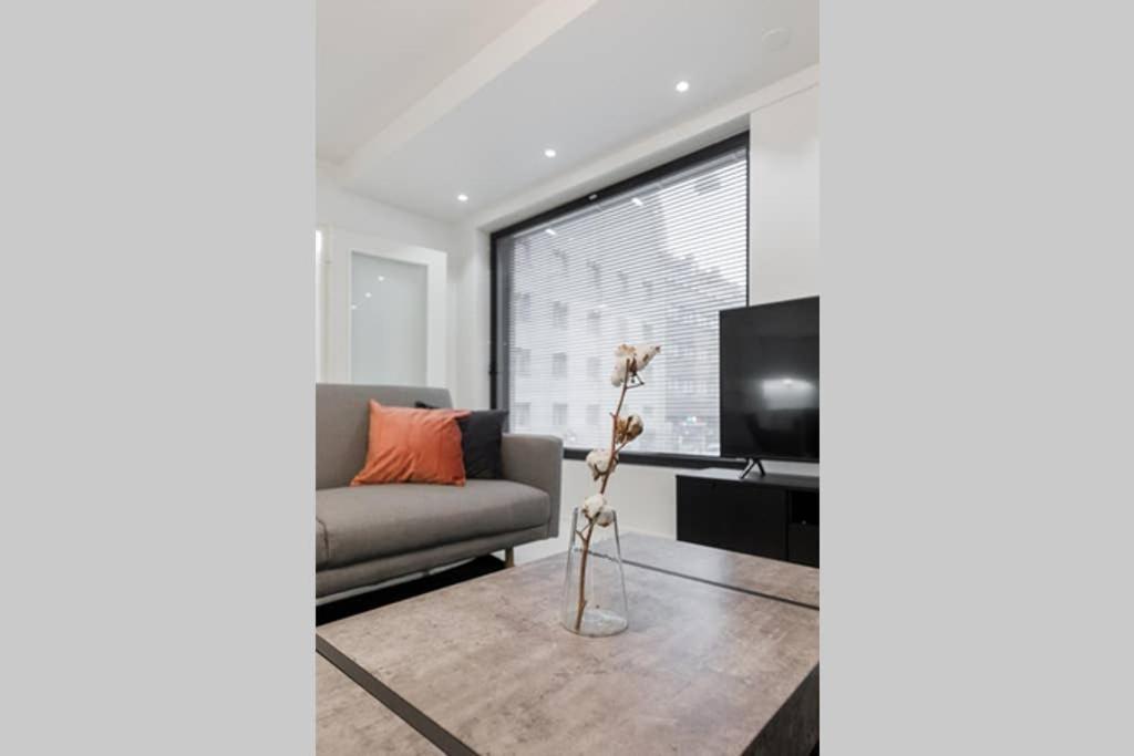 Sleek And Spacious 3 Bedroom Apartment In City Centre เฮลซิงกิ ภายนอก รูปภาพ
